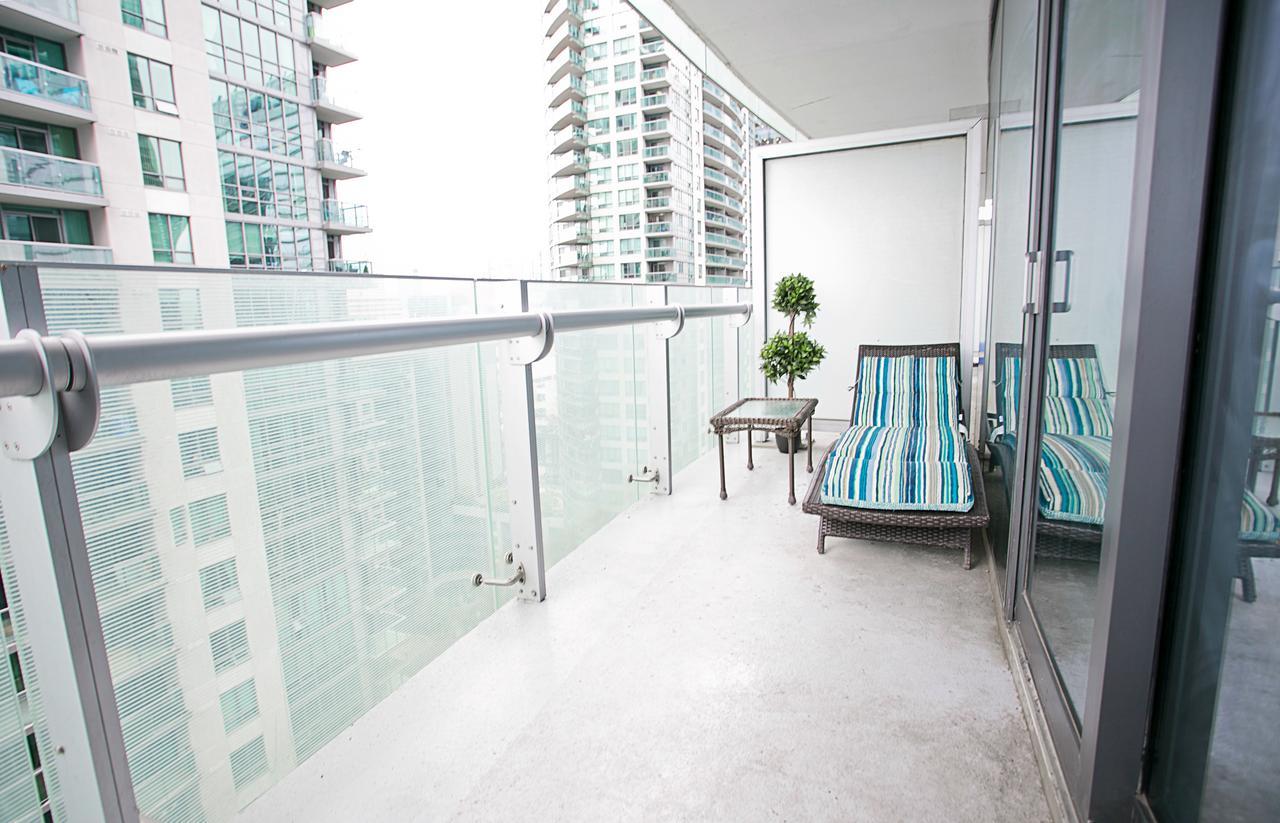 Royal Stays Condominiums - Upscale Downtown Suites Toronto Zewnętrze zdjęcie